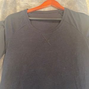 Under Armor Black long sleeve lightweight T-shirt, size Small